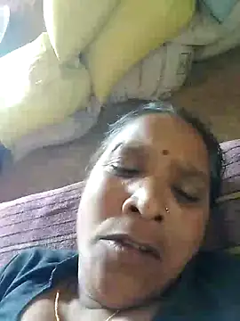Snapshot of Loomaraj chatting on May 18, 2026, 7:14 am Loomaraj online show from May 18, 2026, 7:14 am