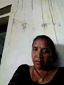 Snapshot of Loomaraj chatting on June 7, 2026, 5:11 am Loomaraj online show from June 7, 2026, 5:11 am