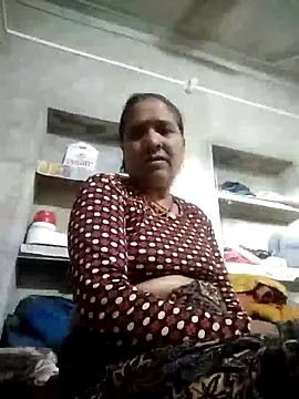 Snapshot of Loomaraj chatting on June 8, 2026, 2:12 am Loomaraj online show from June 8, 2026, 2:12 am