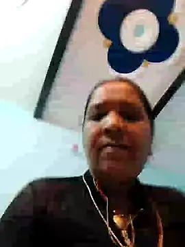 Snapshot of Loomaraj chatting on June 10, 2026, 12:22 am Loomaraj online show from June 10, 2026, 12:22 am