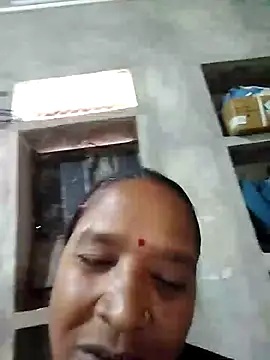 Snapshot of Loomaraj chatting on July 14, 2026, 1:30 am Loomaraj online show from July 14, 2026, 1:30 am