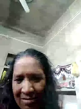 Snapshot of Loomaraj chatting on July 17, 2026, 10:55 am Loomaraj online show from July 17, 2026, 10:55 am