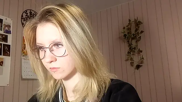 Snapshot of RunawayBr1de chatting on February 24, 2026, 3:10 pm RunawayBr1de online show from February 24, 2026, 3:10 pm