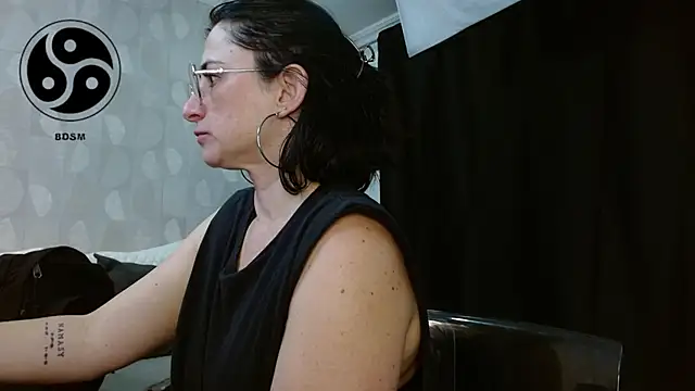 Snapshot of lincebdsm chatting on December 3, 2025, 9:24 pm lincebdsm online show from December 3, 2025, 9:24 pm