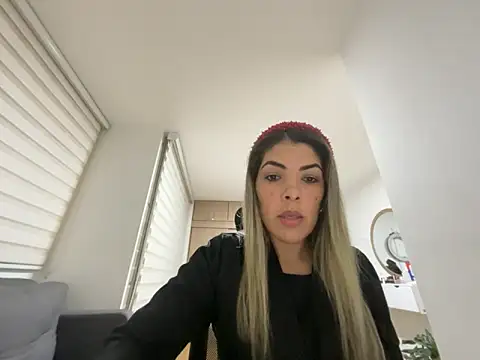 Snapshot of Encantadora_Eva chatting on February 12, 2026, 1:11 am Encantadora Eva online show from February 12, 2026, 1:11 am