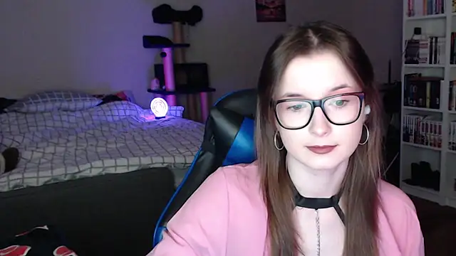 LunaXcherry online show from March 30, 2026, 6:09 pm