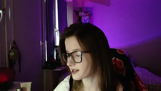 LunaXcherry online show from April 16, 2026, 4:52 pm