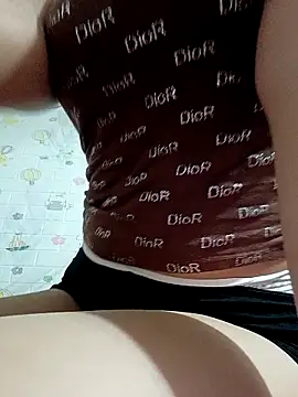 Snapshot of Ella_lee18 chatting on February 13, 2026, 9:11 pm Ella lee18 online show from February 13, 2026, 9:11 pm