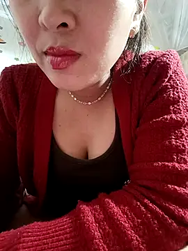 Snapshot of Ella_lee18 chatting on February 19, 2026, 12:17 am Ella lee18 online show from February 19, 2026, 12:17 am