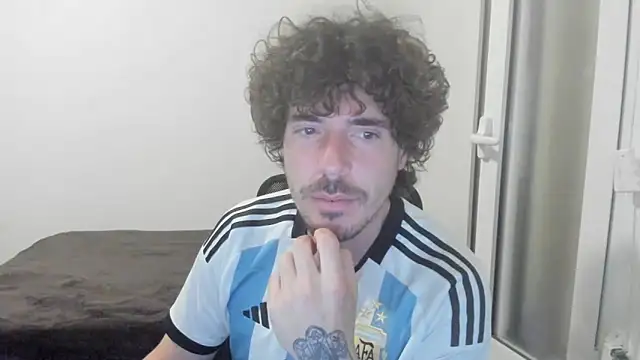 Snapshot of joaquin420_hot chatting on February 20, 2026, 6:26 am joaquin420 hot online show from February 20, 2026, 6:26 am