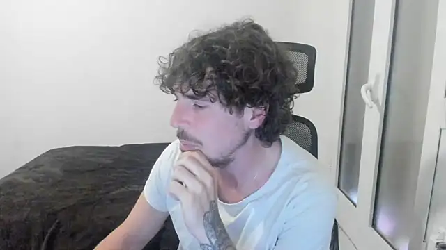 Snapshot of joaquin420_hot chatting on February 24, 2026, 5:33 pm joaquin420 hot online show from February 24, 2026, 5:33 pm