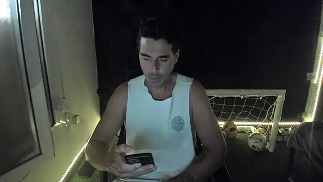 Snapshot of joaquin420_hot chatting on June 18, 2026, 1:04 pm joaquin420 hot online show from June 18, 2026, 1:04 pm