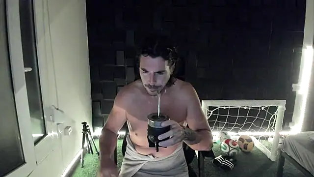 Snapshot of joaquin420_hot chatting on July 8, 2026, 6:18 am joaquin420 hot online show from July 8, 2026, 6:18 am