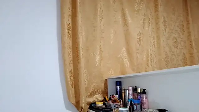 EsterSantopietro online show from February 25, 2026, 10:08 pm