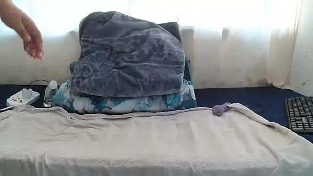 Sweet-Bella17 online show from April 26, 2026, 2:26 pm