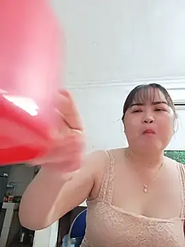 Kee-kimlee online show from May 18, 2026, 2:07 am