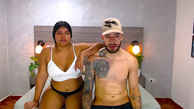 Snapshot of Paulina_And_Tayron chatting on February 13, 2026, 7:10 pm Paulina And Tayron online show from February 13, 2026, 7:10 pm