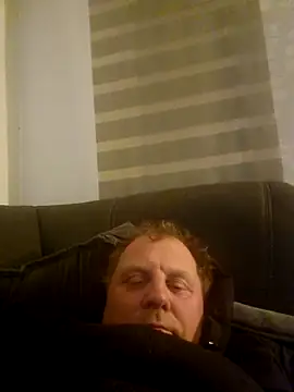 Snapshot of Demik71 chatting on February 20, 2026, 7:25 pm Demik71 online show from February 20, 2026, 7:25 pm