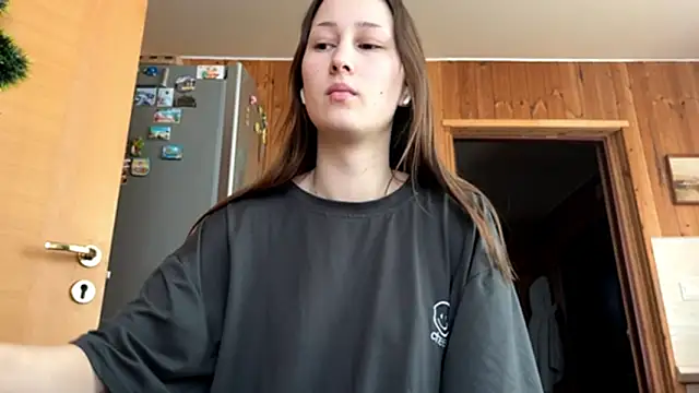 VickieKush online show from February 12, 2026, 6:08 am