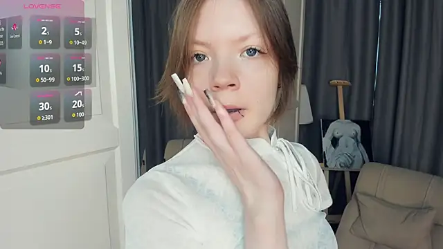 LavenderMitten online show from May 15, 2026, 5:47 am