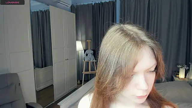 LavenderMitten online show from May 16, 2026, 5:48 am