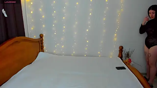 milanasky5 online show from April 4, 2026, 6:27 pm