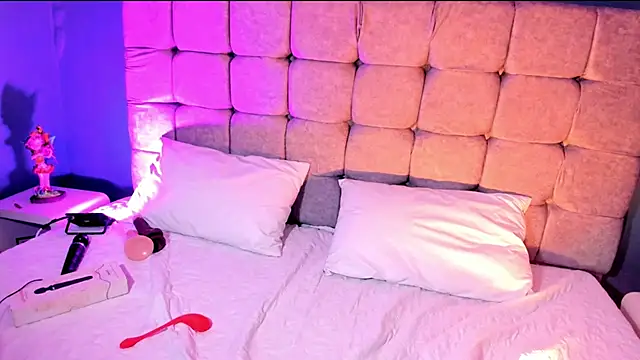 Blue Aura  online show from April 20, 2026, 6:53 pm