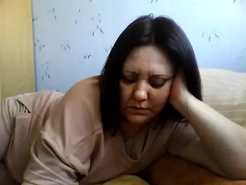 LockyCharm111 online show from April 6, 2026, 5:52 am