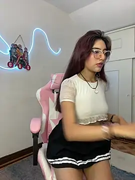 Snapshot of VelariaSoft chatting on February 11, 2026, 2:33 pm VelariaSoft online show from February 11, 2026, 2:33 pm