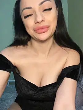 Snapshot of Layana_Ro chatting on February 21, 2026, 5:14 pm Layana Ro online show from February 21, 2026, 5:14 pm