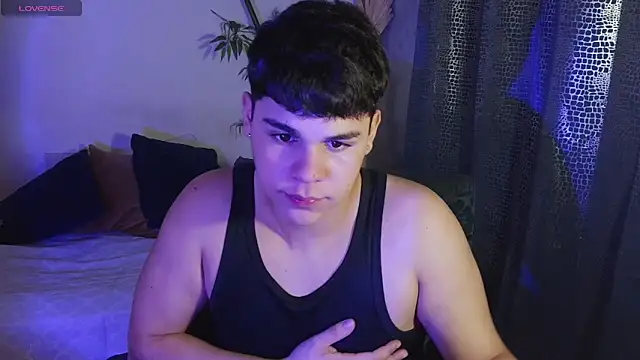 Snapshot of eithan_jonnes chatting on February 21, 2026, 8:43 pm eithan jonnes online show from February 21, 2026, 8:43 pm