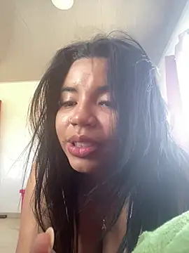 Snapshot of Lucy_strong1 chatting on March 1, 2026, 8:33 pm Lucy strong1 online show from March 1, 2026, 8:33 pm