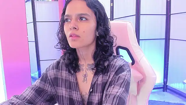 Snapshot of Julianne_7 chatting on February 16, 2026, 7:32 pm Julianne 7 online show from February 16, 2026, 7:32 pm