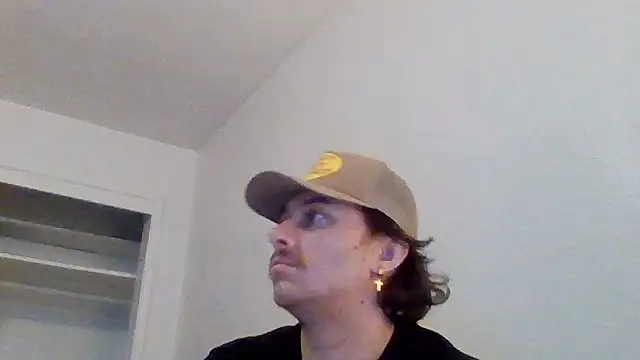 Snapshot of Tallhungandcloudy chatting on February 22, 2026, 10:08 pm Tallhungandcloudy online show from February 22, 2026, 10:08 pm