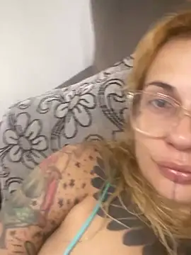 MissTamis online show from April 13, 2026, 5:02 am