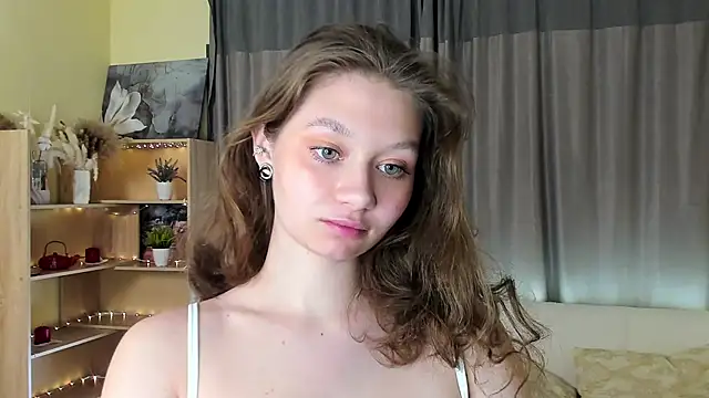 Snapshot of HolliBillig chatting on April 8, 2026, 7:03 pm HolliBillig online show from April 8, 2026, 7:03 pm