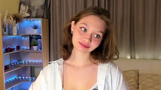 Snapshot of HolliBillig chatting on April 14, 2026, 7:20 pm HolliBillig online show from April 14, 2026, 7:20 pm