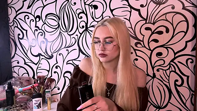 Kat Catherine online show from February 14, 2026, 4:37 pm