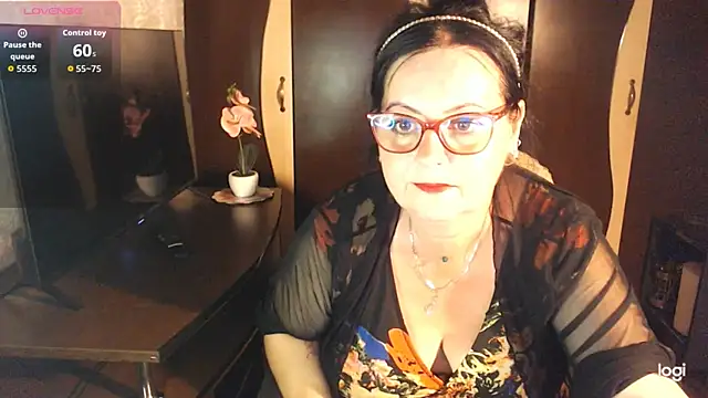 exiMIlf online show from June 30, 2026, 5:14 pm