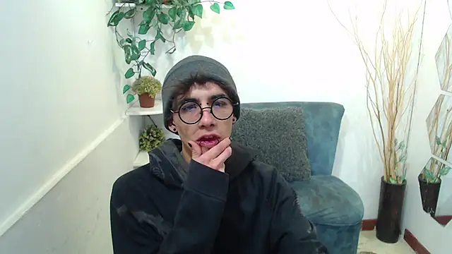 AaronBeer  online show from February 25, 2026, 11:42 am