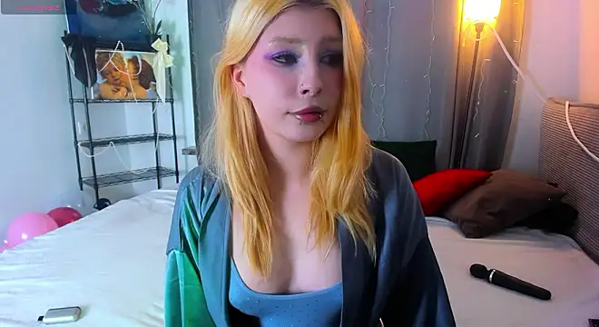 Snapshot of WarmAtEdges chatting on February 21, 2026, 2:07 pm WarmAtEdges online show from February 21, 2026, 2:07 pm