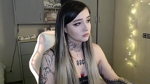 Rin Tozier online show from March 16, 2026, 1:33 am