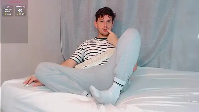 Snapshot of Luc_7 chatting on March 5, 2026, 10:39 pm Luc 7 online show from March 5, 2026, 10:39 pm