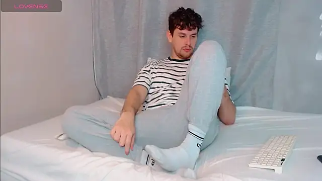 Snapshot of Luc_7 chatting on March 7, 2026, 6:49 pm Luc 7 online show from March 7, 2026, 6:49 pm