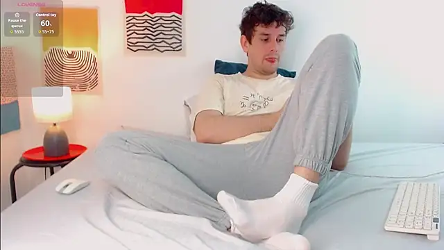 Snapshot of Luc_7 chatting on March 25, 2026, 9:32 pm Luc 7 online show from March 25, 2026, 9:32 pm