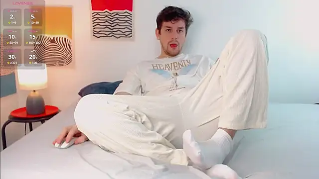 Snapshot of Luc_7 chatting on April 4, 2026, 2:32 am Luc 7 online show from April 4, 2026, 2:32 am