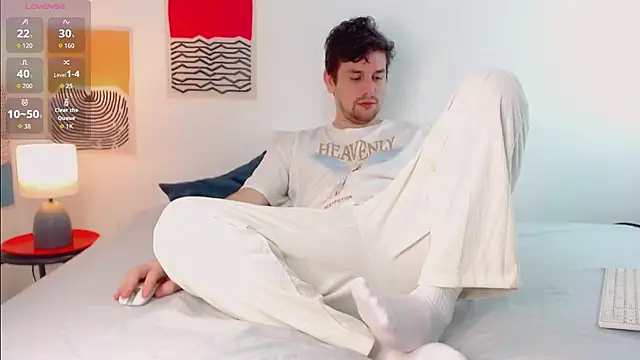 Snapshot of Luc_7 chatting on April 5, 2026, 8:39 pm Luc 7 online show from April 5, 2026, 8:39 pm