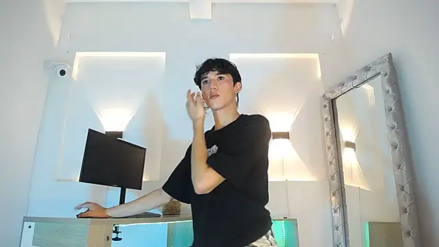 jullian ricci online show from April 17, 2026, 8:45 pm