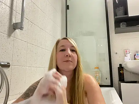 Snapshot of Ninimaus chatting on February 16, 2026, 7:21 pm Ninimaus online show from February 16, 2026, 7:21 pm