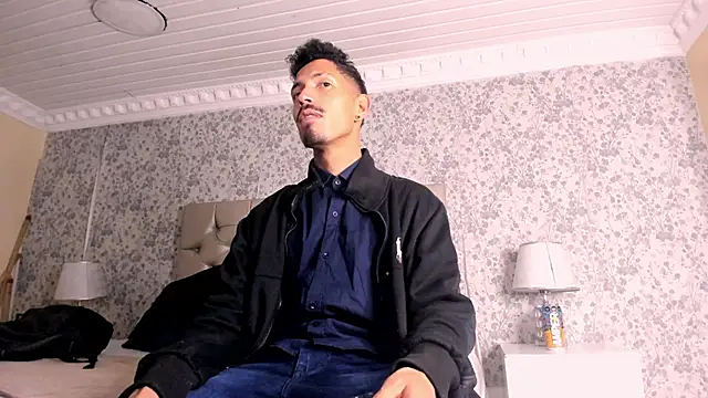 NoaahTylor online show from April 6, 2026, 3:04 am